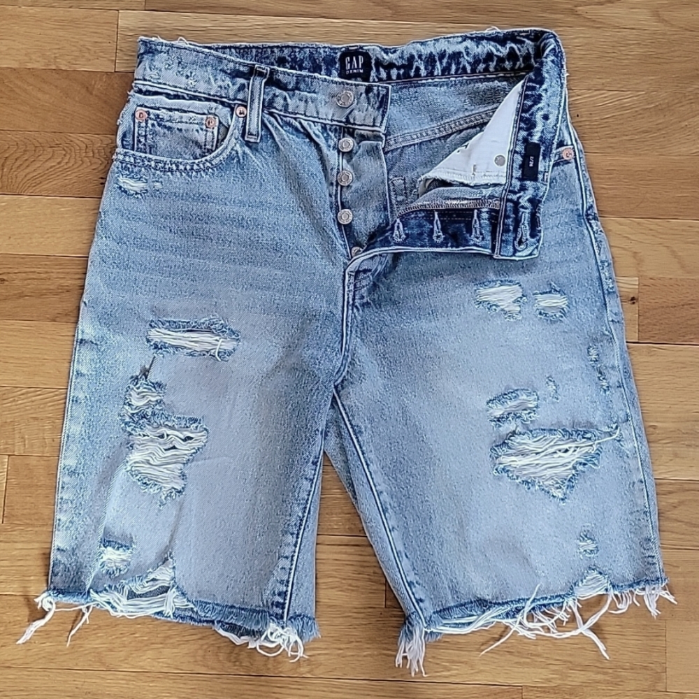 Like New Gap High Rise Relaxed Bermuda Denim Shorts in Light Destroy Wash